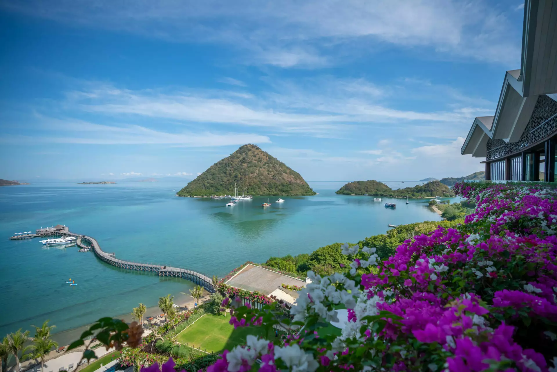 AYANA Komodo Resort, Waecicu Beach