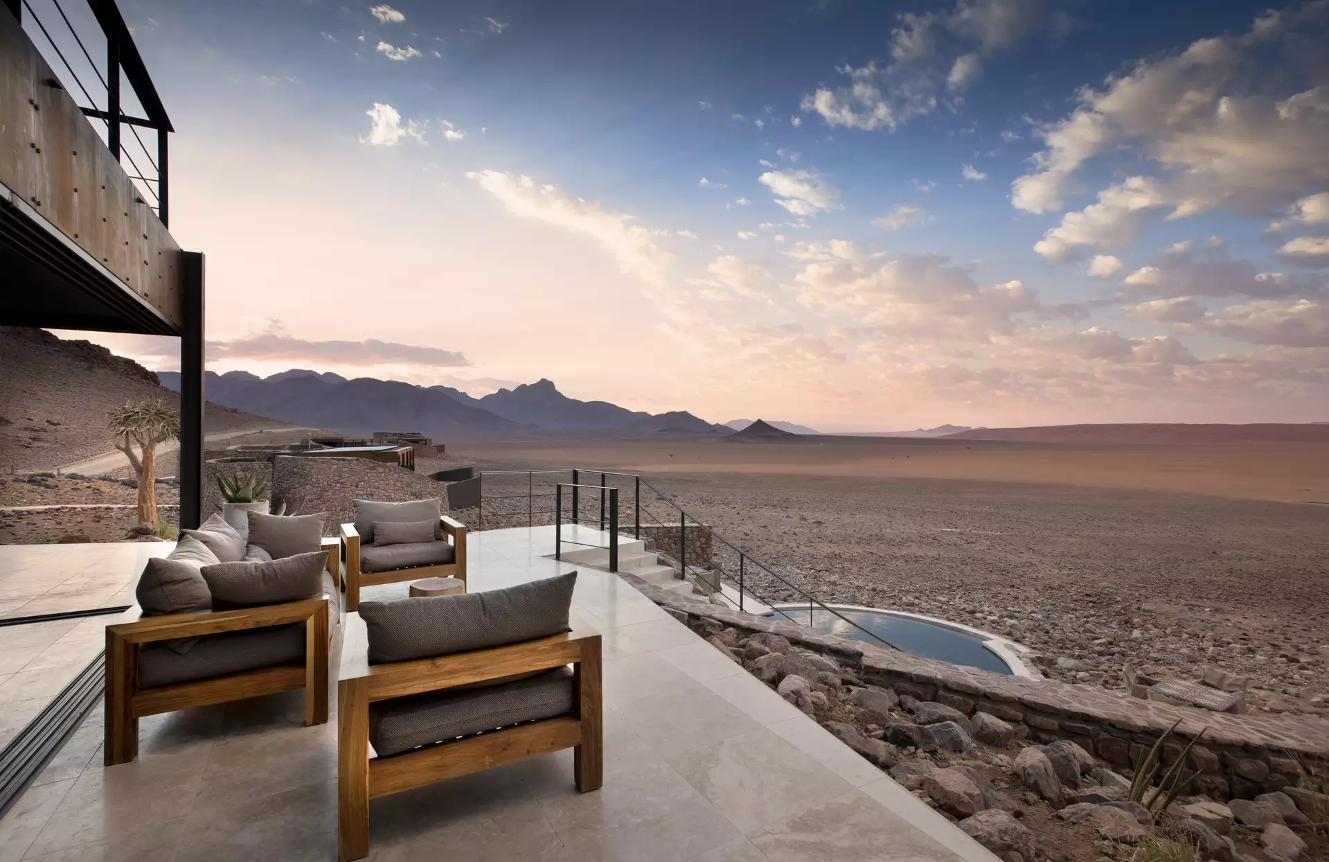 Explore Namibia - Wüste, Safari & Gebirge