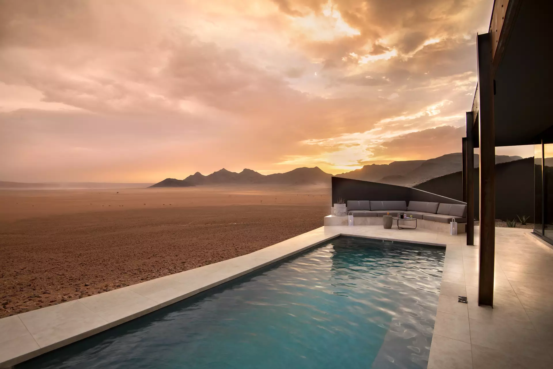 Explore Namibia - Wüste, Safari & Gebirge