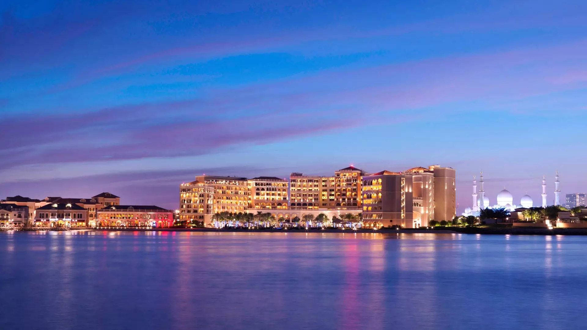 The Ritz-Carlton Abu Dhabi, Grand Canal