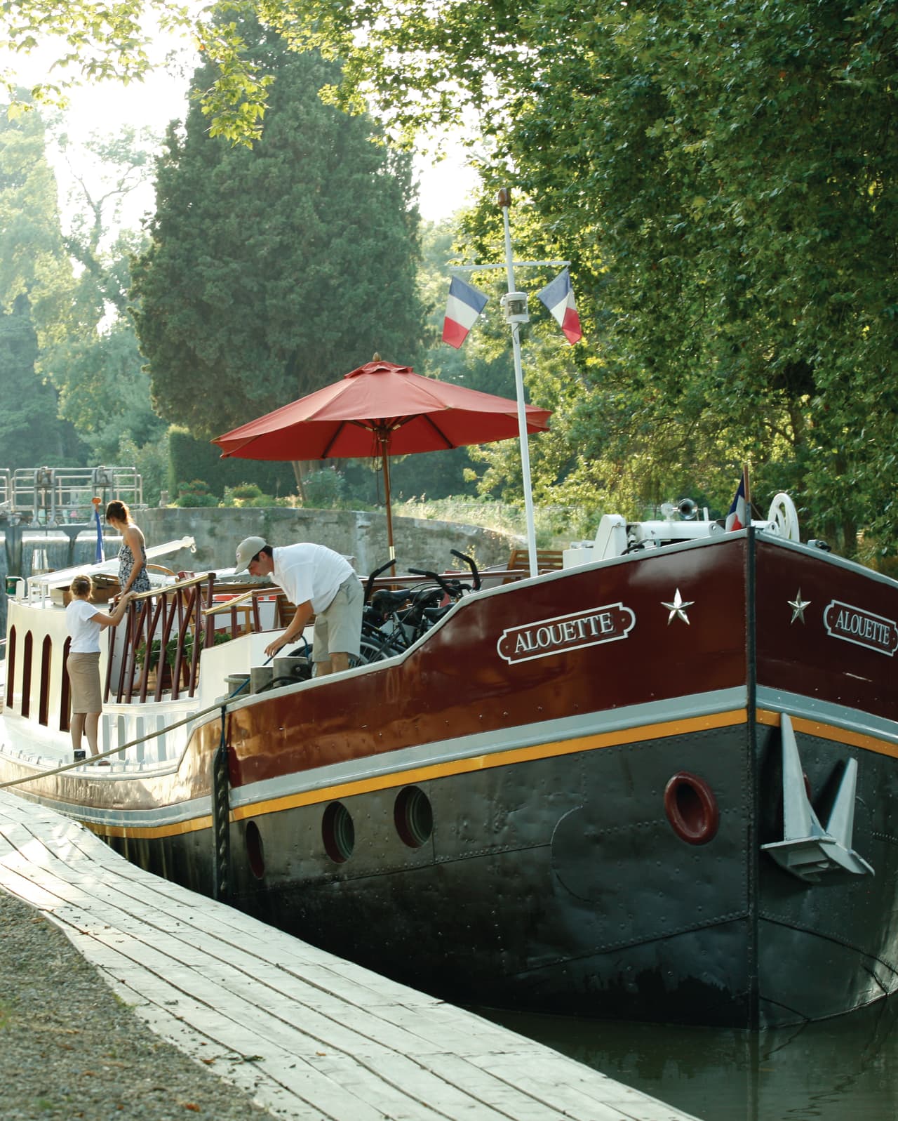 Alouette vor Anker auf dem Fluss