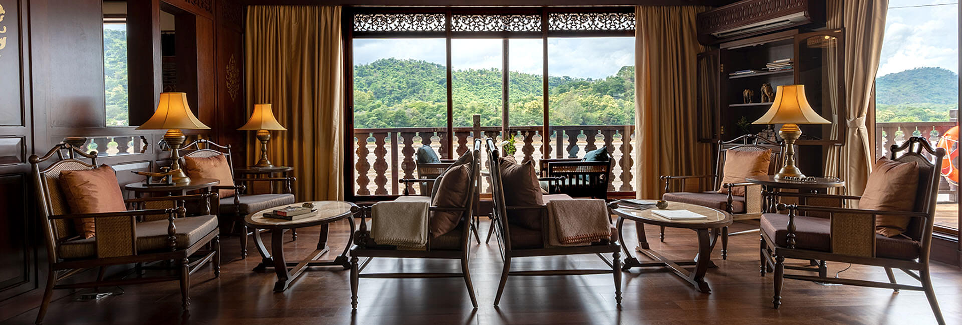 Anouvong, Bar lounge