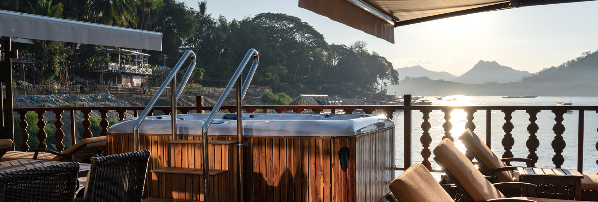 Anouvong, Terrace deck